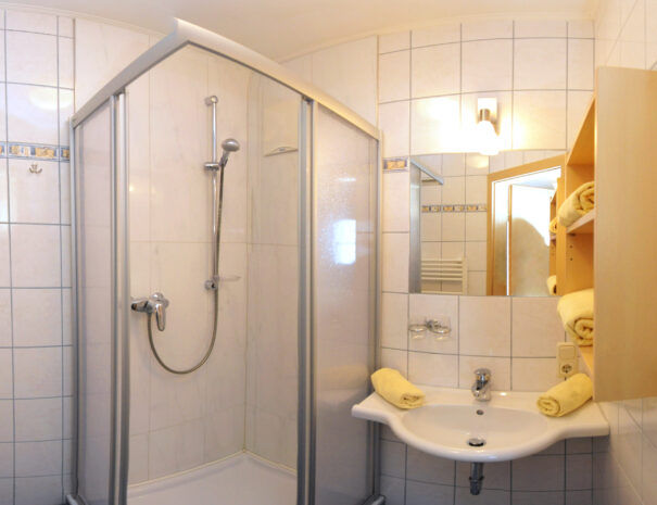 48DSC_3000_zimmer3_bad (1)