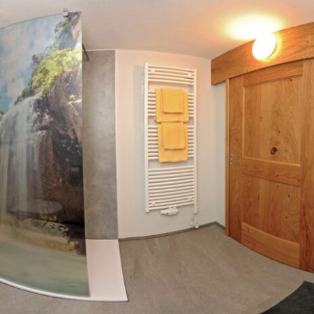 riederhof_app2-bad_panorama4051-4066_1_21.03.25-1024x462